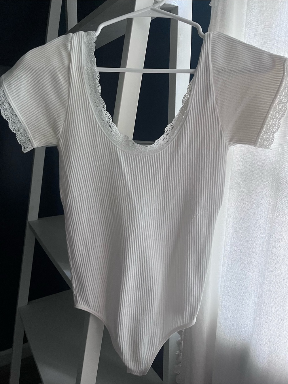 Francesca's Collections White Ribbed Lace-Trim Bodysuit